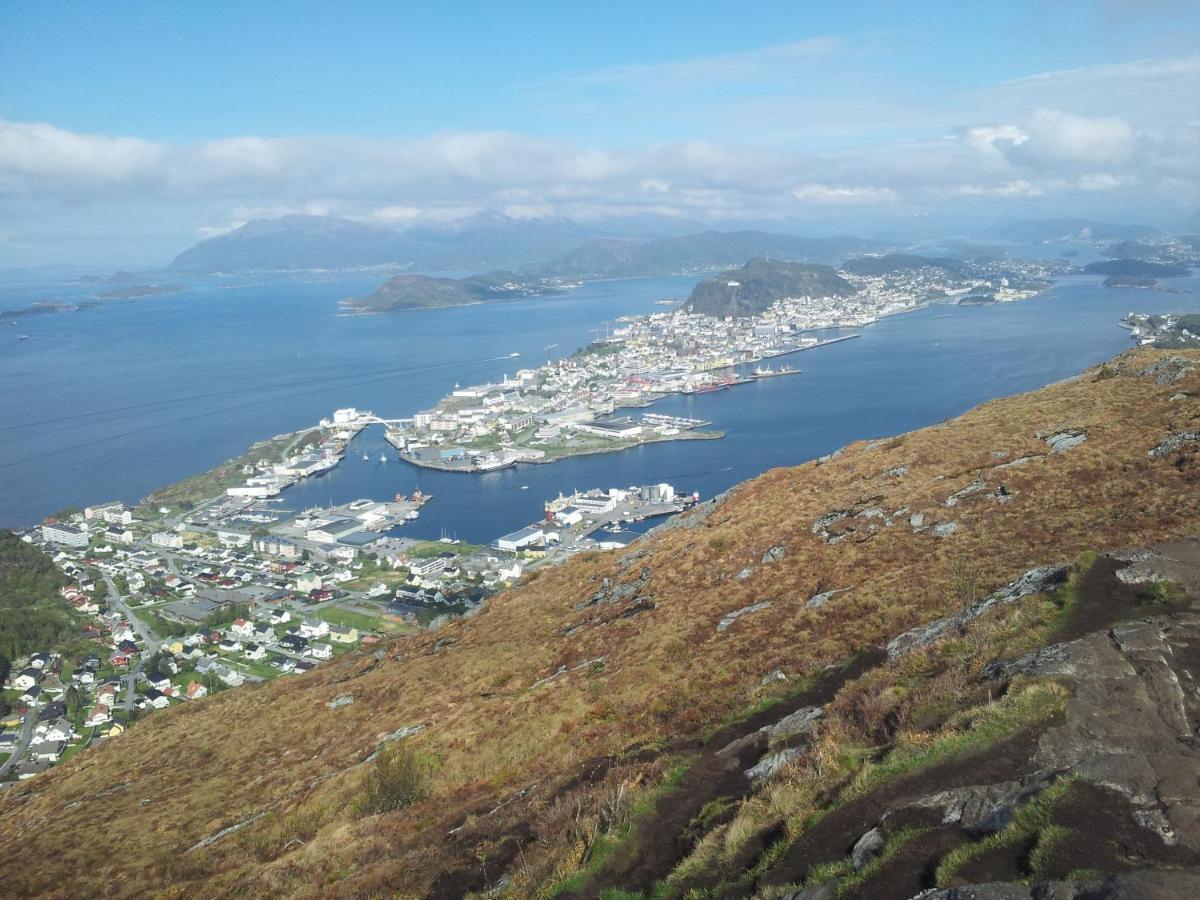 Alesund Apartment With Free Parking Esterno foto