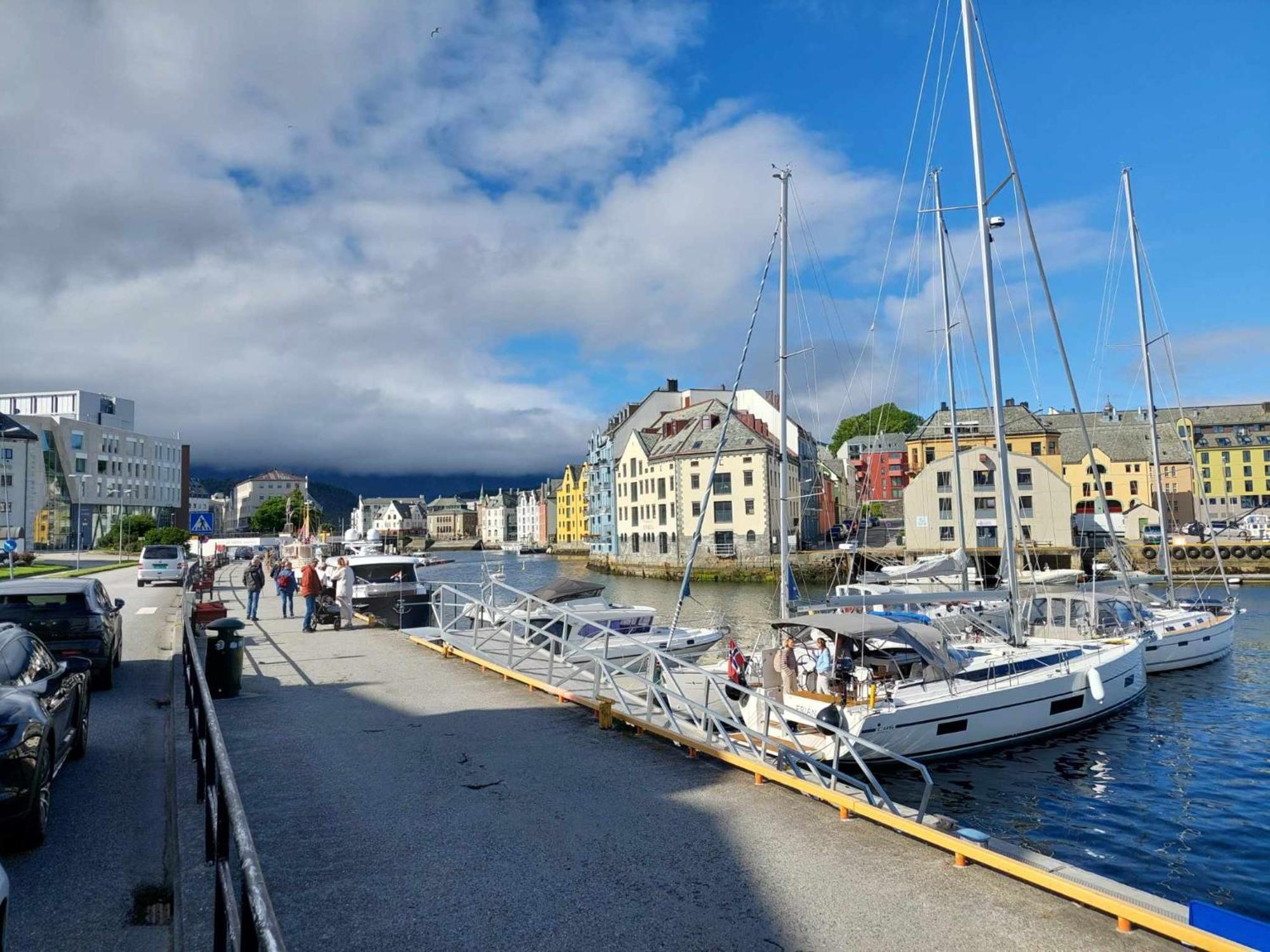 Alesund Apartment With Free Parking Esterno foto
